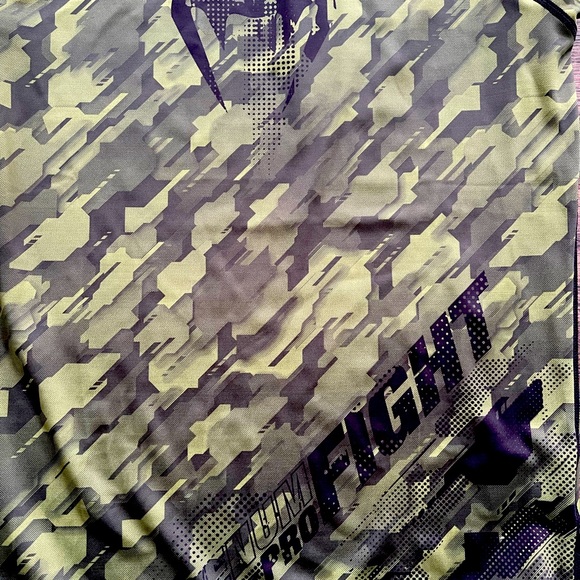 Brand new venum rashguard size xl - Picture 2 of 3